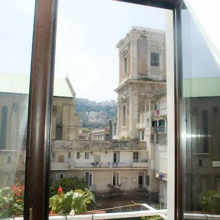 Medea Bed and Breakfast Νάπολη